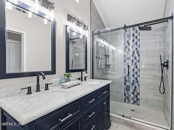 5th image of 1006 LAKE ASBURY Drive