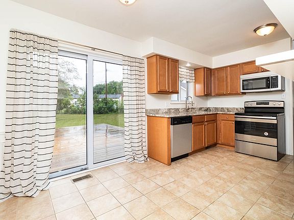 4th image of 915 Hartsough Ct