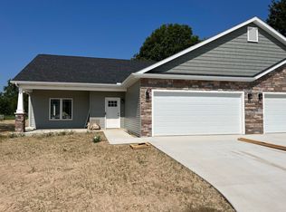 127 Lexington Pointe Dr, Niles, MI 49120