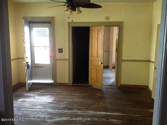 4th image of 448 Leonard St NE
