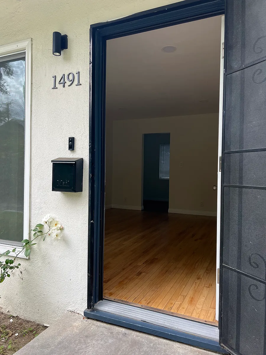 Building Photo - 1491 El Sereno Ave