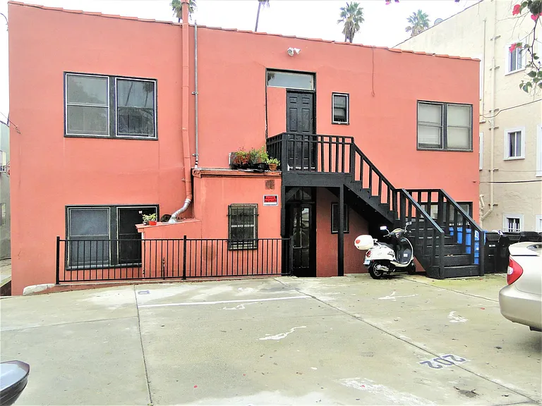 121 N New Hampshire Ave #101 — Photo 15