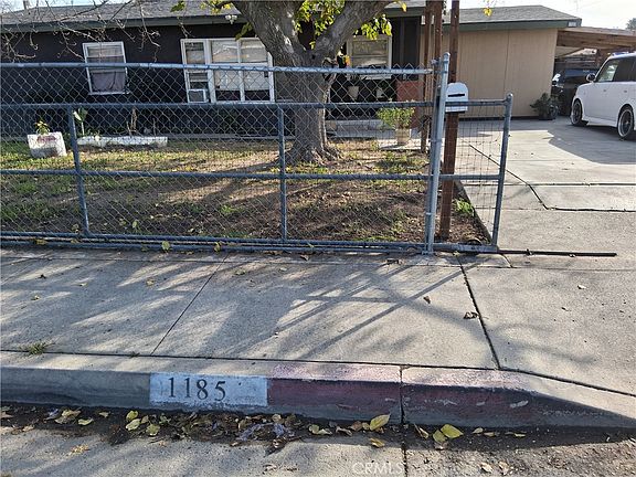 3rd image of 1185 W Devonshire Ave