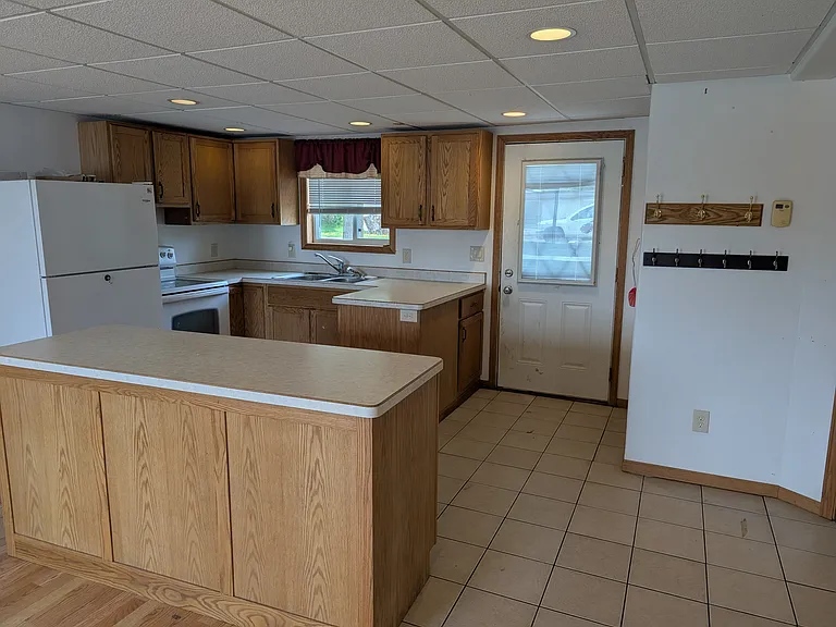 110 Elm St SW #A — Photo 9