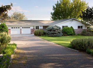 504 SE Scenic View Dr, College Place, WA 99324