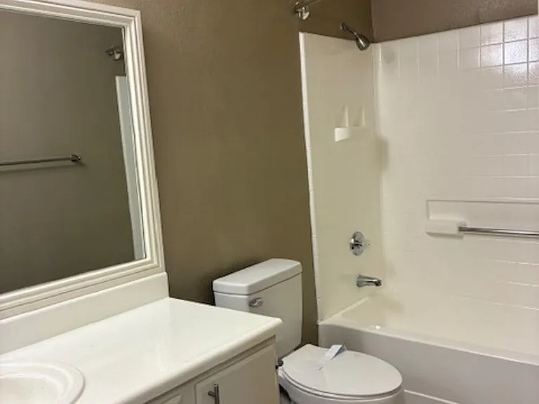 Mandalay Bay Apartments — Photo 52