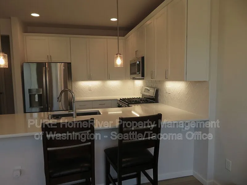 4 bed, 2.5 bath, 1750 sqft, $3,000 — Photo 4