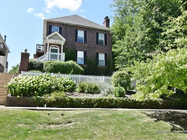 211 S 4th St APT 1, St Charles, IL 60174