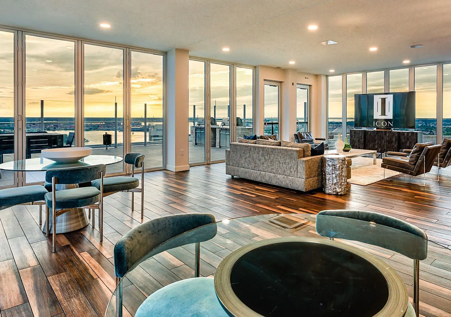 Icon Norfolk Apartments — Photo 3
