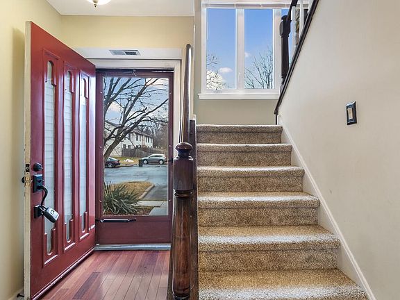 4th image of 372 Milford Ct