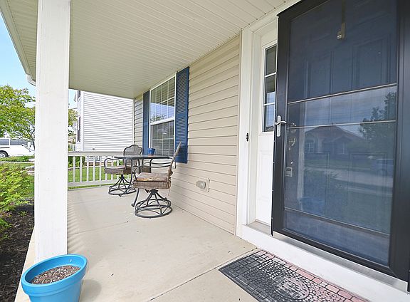 2nd image of 912 Willow Ln