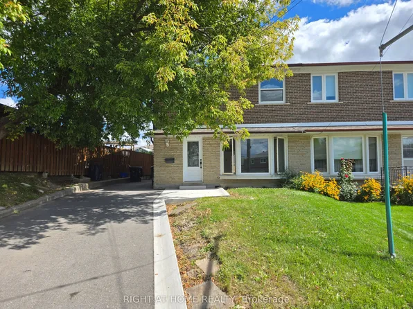 13 Faulkner Cres, Toronto, ON M9M 2B9