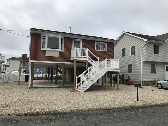 3rd image of 234 Fernwood Dr