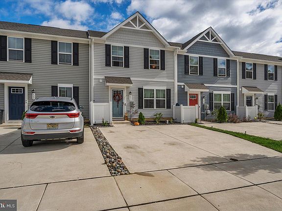 4th image of 131 Rowand Way E