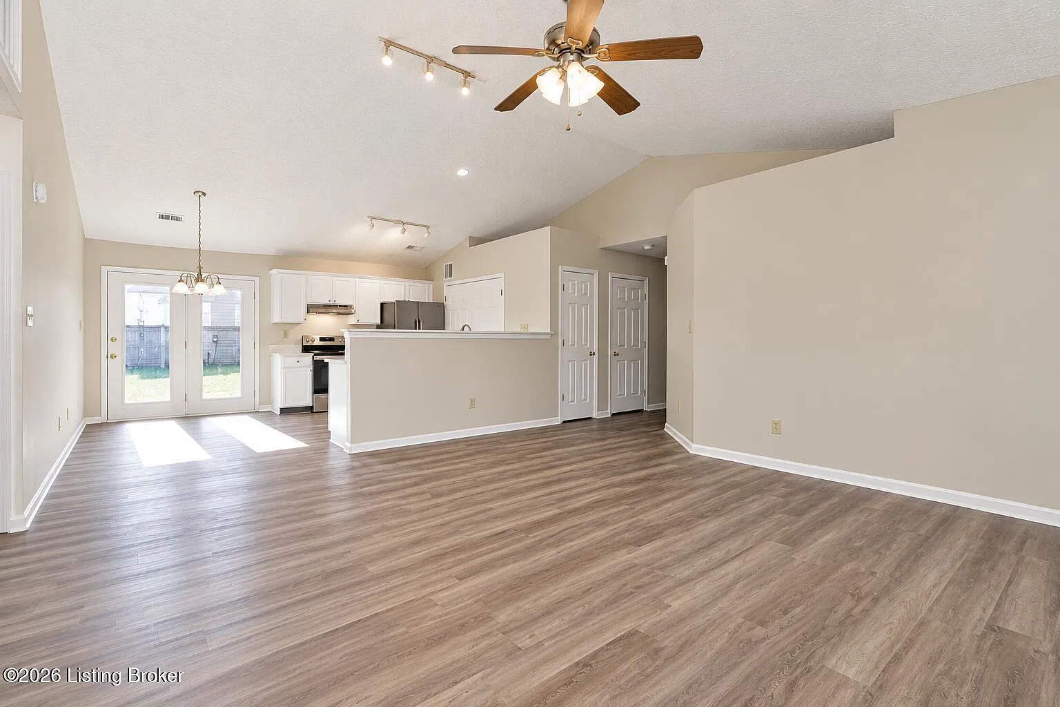 3 bed, 2.0 bath, 1222 sqft, $1,995 — Photo 4