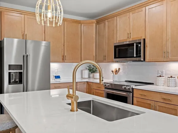 399 Neponset St #104, Canton, MA 02021