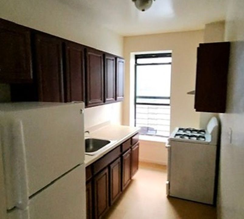 1st image of 625 Jefferson Pl APT 3C