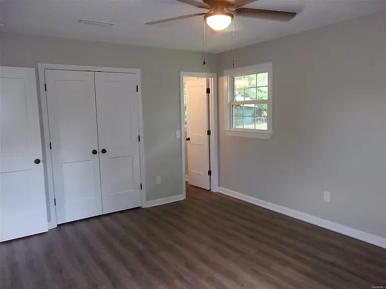 1102 Brooks Cir — Photo 14