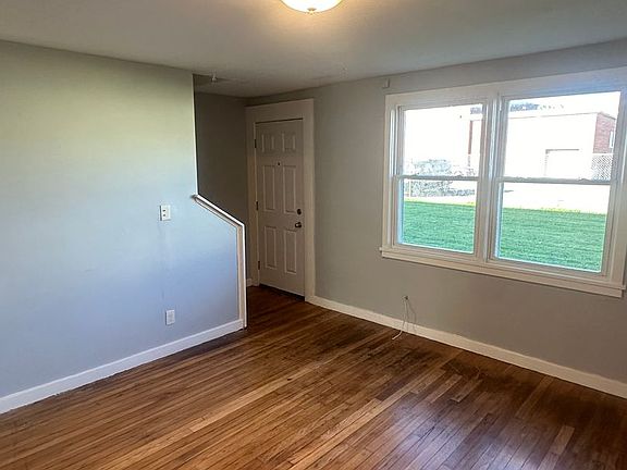 3rd image of 11-23 Blackmore St #11