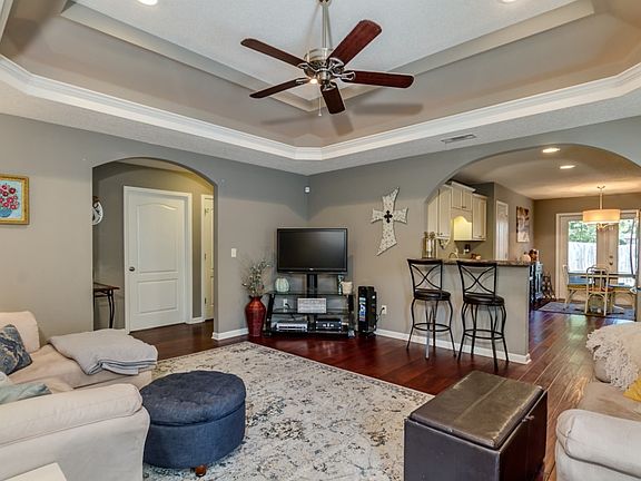 3rd image of 62 Murphy Place Dr