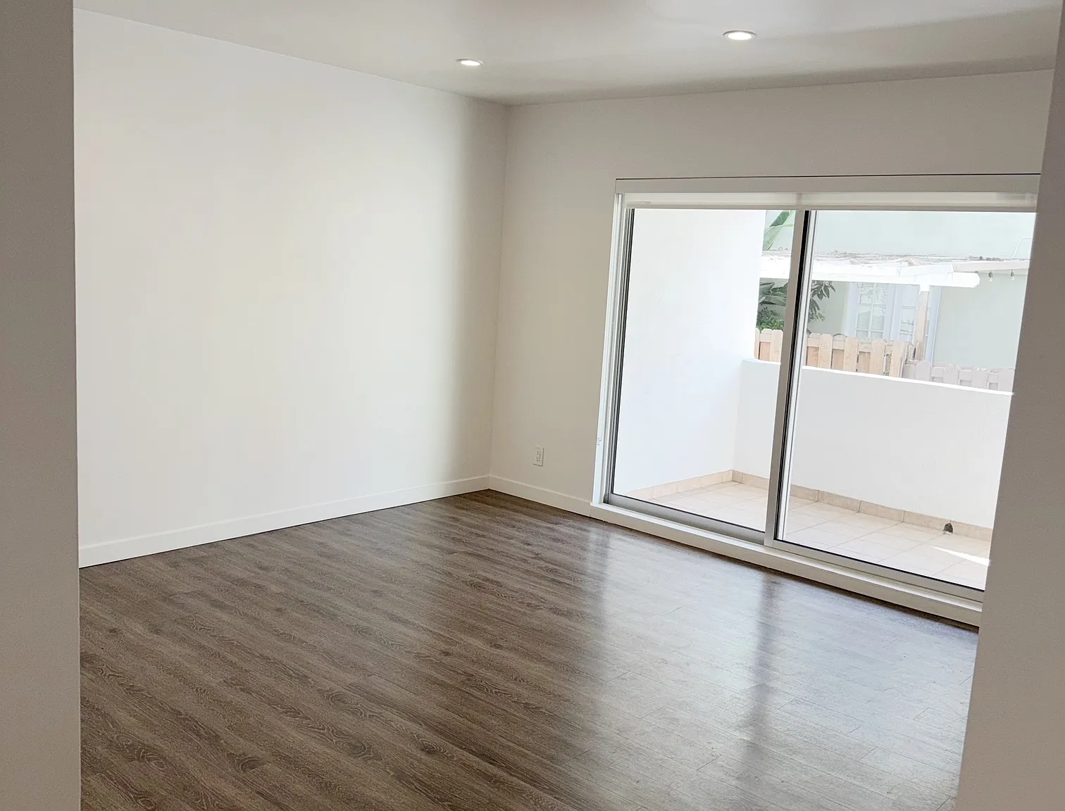 Beverly Hills apartment — Photo 4