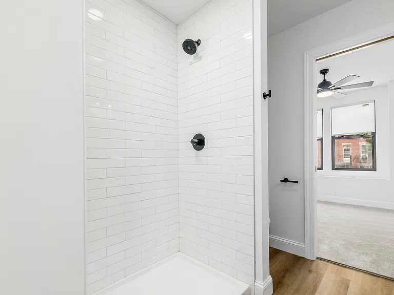 1671 Oak St — Photo 32