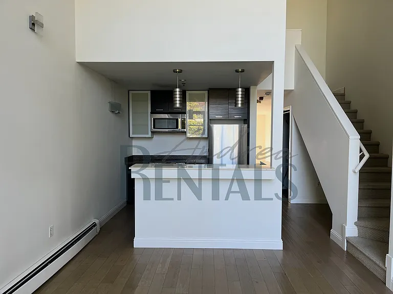 7 Hallam St #2C — Photo 2