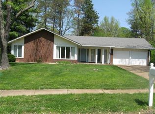 12 Silvercreek Ln, Ballwin, MO 63011