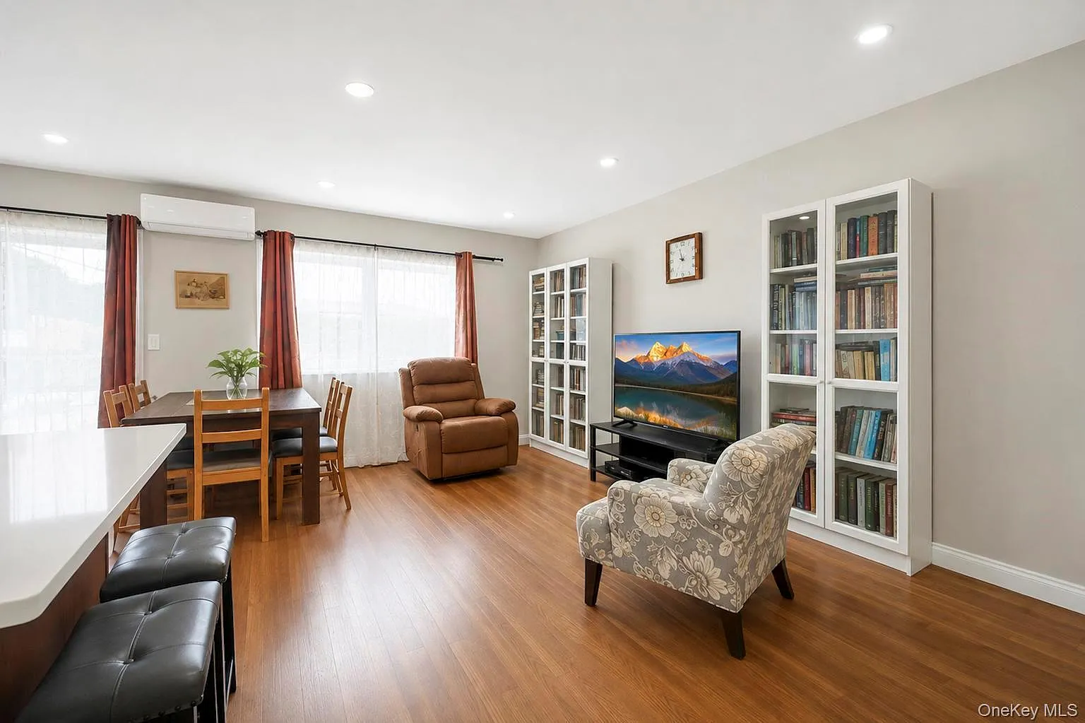 2 bed, 1.0 bath, 2836 sqft, $3,000 — Photo 2