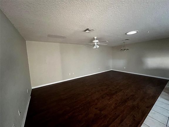 5th image of 1033 Willow Dr