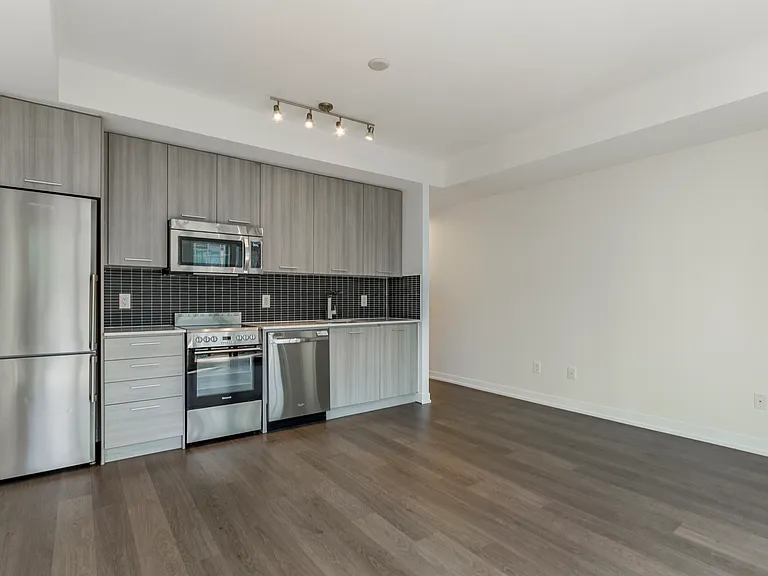 105 George St #713 — Photo 17