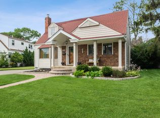 48 Larkspur Ave, Merrick, NY 11566