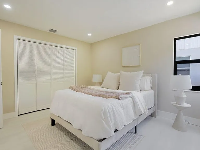5409 NE 4th Ave — Photo 16