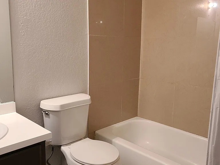6106 SE 46th St #1 — Photo 16
