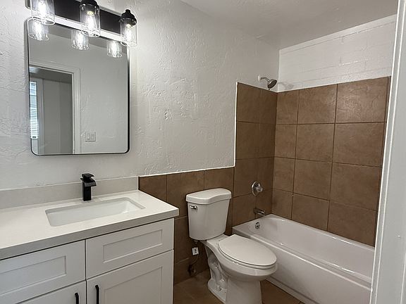5th image of 1402 E Roosevelt St #3