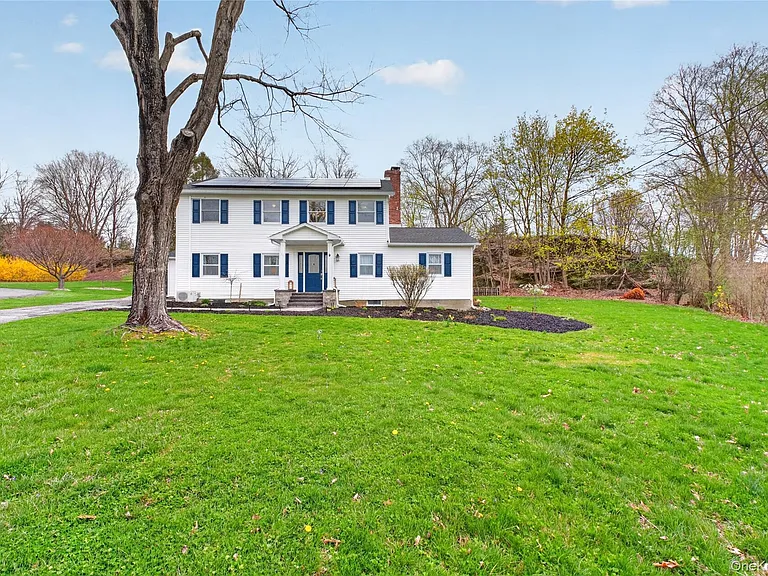 22 Blossom Hill Dr — Photo 3