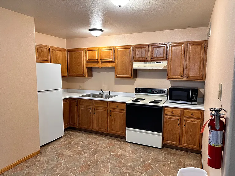 808-810 813 Birch Rd — Photo 2