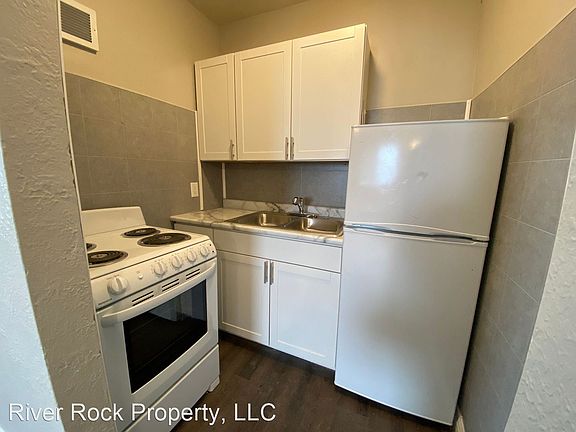 5th image of 108 5th St S #6