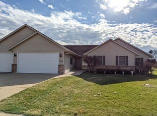 1951 W Navajo Dr, Freeport, IL 61032