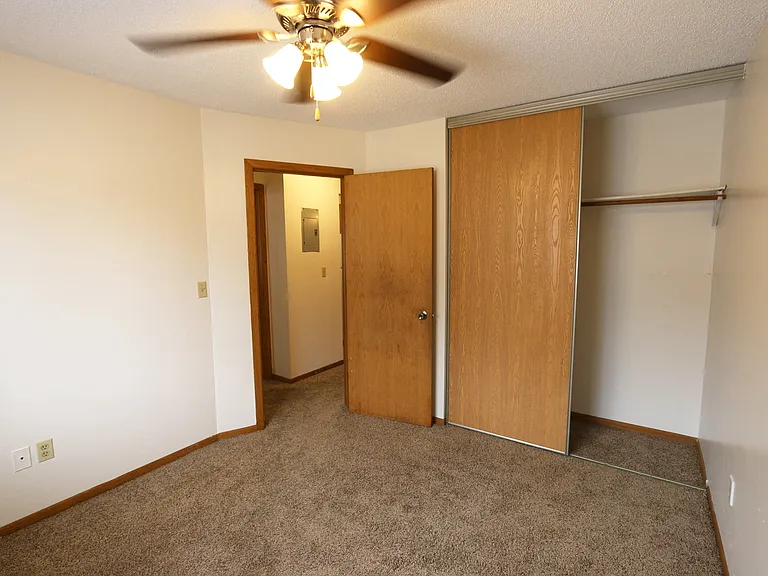 Van Dyke Apartments — Photo 24