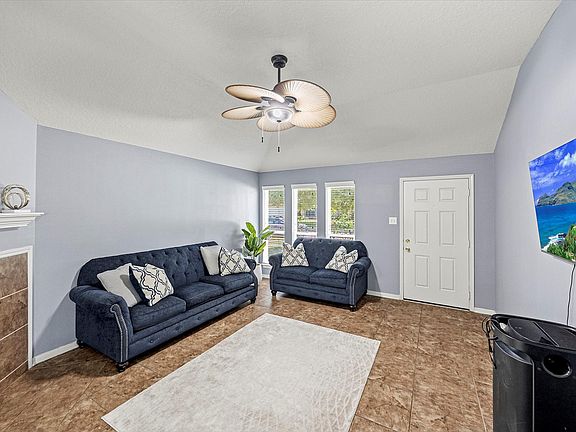 3rd image of 5623 Cinnamon Lake Dr