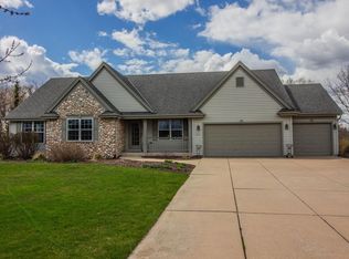 W182S9235 Parker Dr, Muskego, WI 53150
