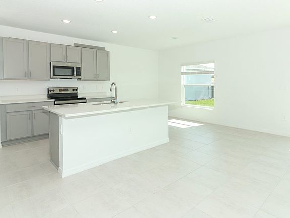4th image of 270 Amber Way