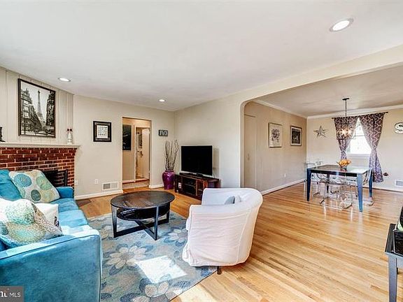 5th image of 6101 Pine Grove Cir