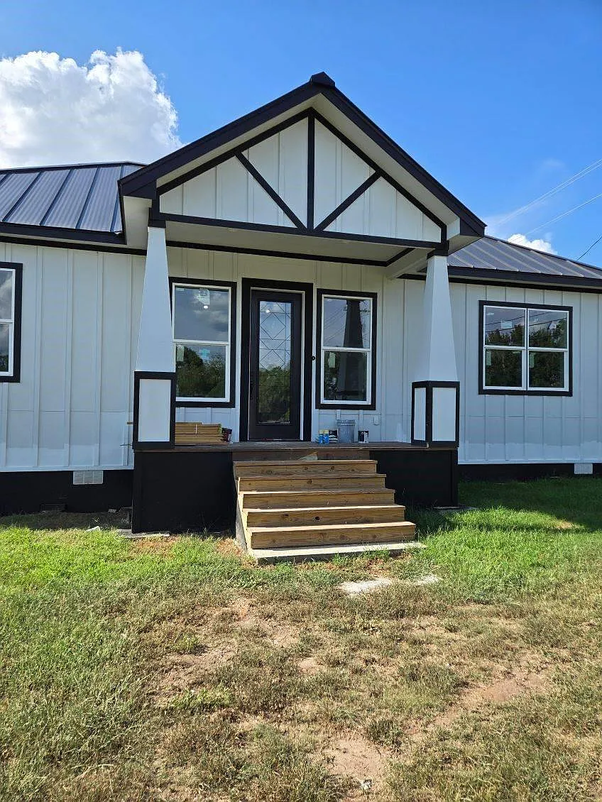 1525 Waco St, Gonzales TX - Owner Finance Home