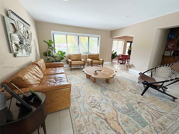 4th image of 225 W Heather Dr