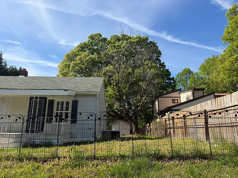 810 Pisgah Church Rd — Photo 4