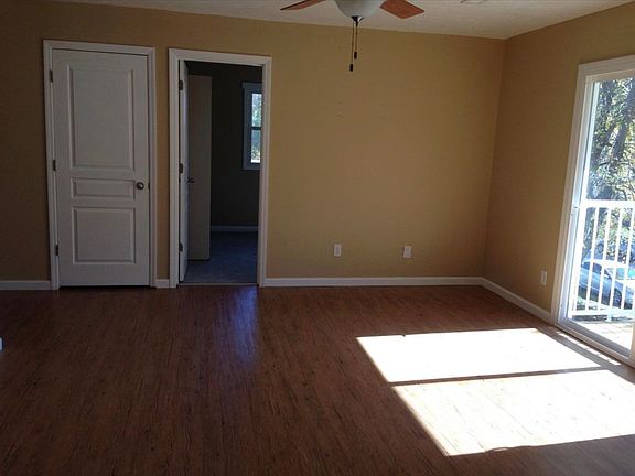 3rd image of 801 Deerfield Rd APT 2