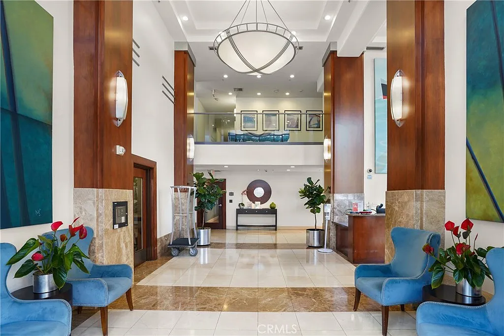 2 bed, 1.5 bath, 1434 sqft, $4,995 — Photo 2