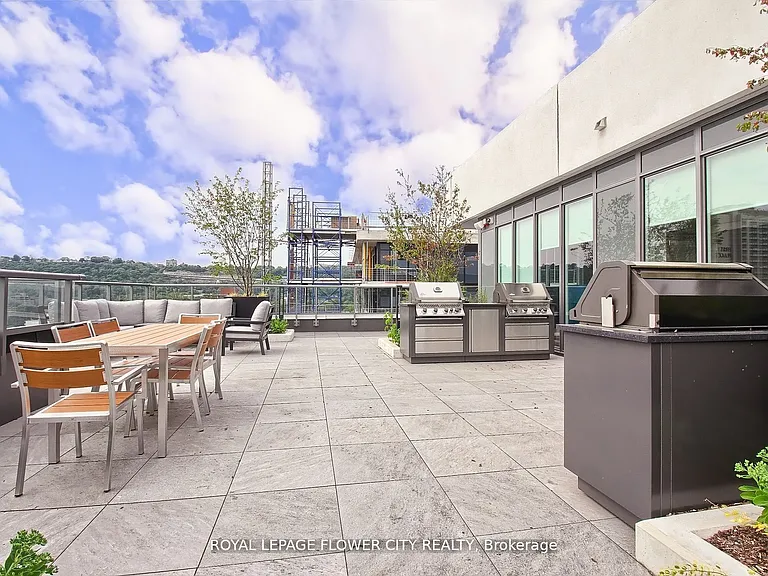212 King William St #1011 — Photo 35